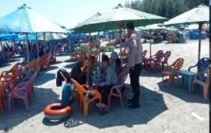 Satgas Preemtif Subsatgas Binmas Polresta Bengkulu Ops Ketupat Nala 2024 Melaksanakan Imbauan di obyek Wisata Pantai Zakat