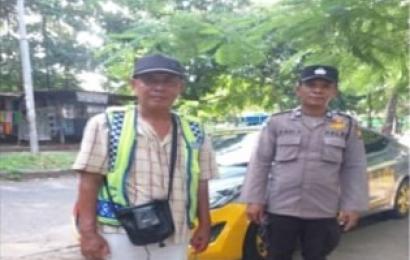 Sampaikan Imbaun Kamtibmas, Personel Polsek Gading Cempaka Patroli Sambang Juru Parkir Wisata Taman Remaja 