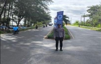 Satgas Preventif Ops Ketupat Nala 2024 Laksanakan Pengaturan Arus Lalu Lintas di Jalan Pariwisata Pantai Panjang 