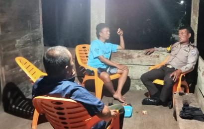 Bhabinkamtibmas Sambangi Warga Desa Sukarami Sampaikan Imbauan Kamtibmas  