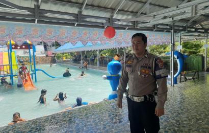 Liburan Berakhir, Personel Polres Lebong Masih Berjaga Di Tempat Wisata