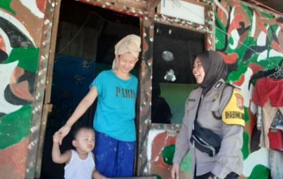 Sambangi Warga, Bhabinkamtibmas Sampaikan Imbauan Waspada Tindak Kejahatan 