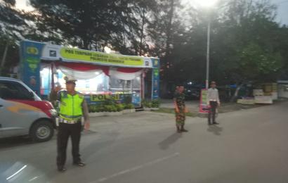 Cegah Kemacetan, Personel Pos Terpadu Pantai Panjang Ops Ketupat Nala Atur Arus Lalin 