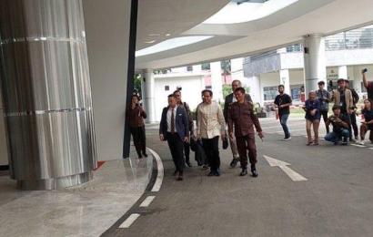 Mantan Mendikbud Ristek Nadiem Makarim memenuhi panggilan pemeriksaan Kejaksaan Agung, Senin (23/6/2025).
