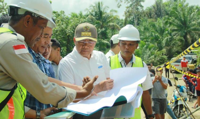 Gubernur Rohidin Mersyah 