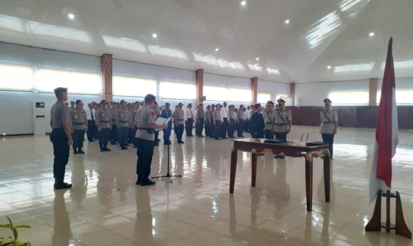 Kapolda Bengkulu Pimpin Upacara Sertijab Direskrimsus di Gedung Adem Mapolda Bengkulu 