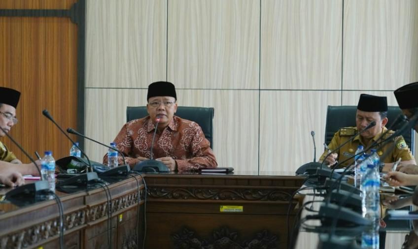 Gubernur Rohidin Mersyah 