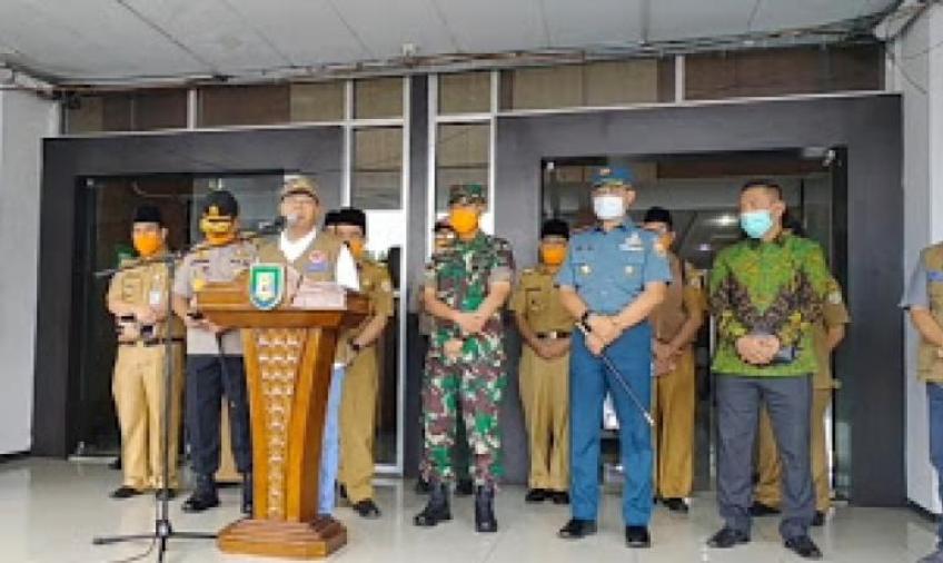 Gubernur Rohidin Mersyah 