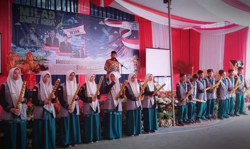 Wakil Walikota Bersama siswa SMPIT Iqra 
