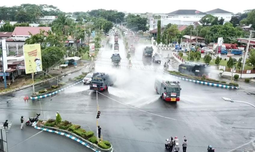Saat Lakukan Penyemprotan Cairan Disenfektan