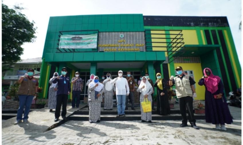 Gubernur serahkan APD 