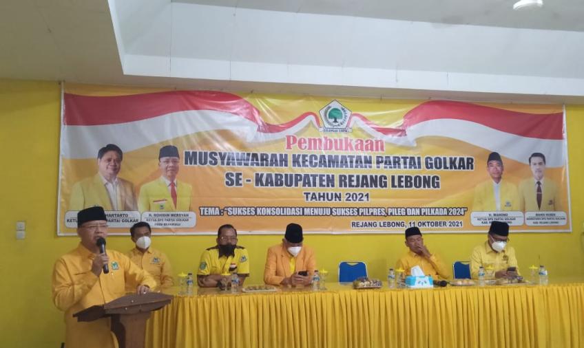 Ketua Golkar Rohidin Mersyah