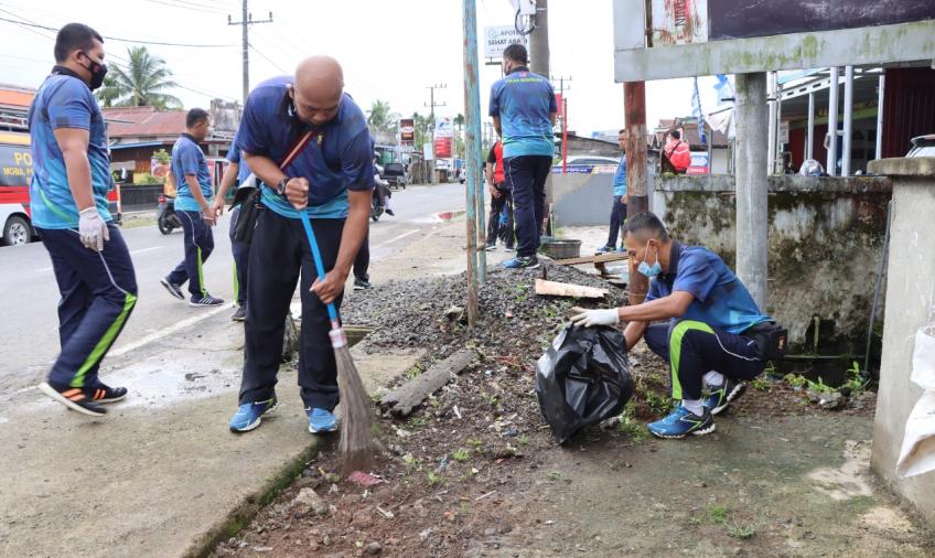 Peduli Kebersihan, Polres Lebong Gotong Royong Dikawasan Pasar