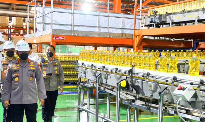 Kapolri Pastikan Awasi Alur Distribusi dan Harga Minyak Goreng  di Pasar