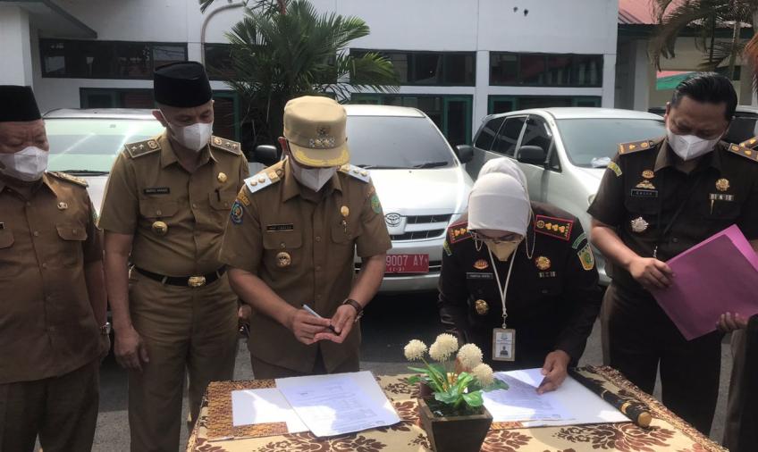 Kejari Bengkulu Pulihkan Aset Pemkot Senilai Rp 865 Juta Berupa 7 Mobil