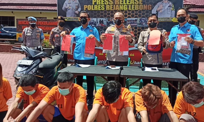 Bersama Suaminya, Wanita Cantik Diamankan Polres Rejang Lebong