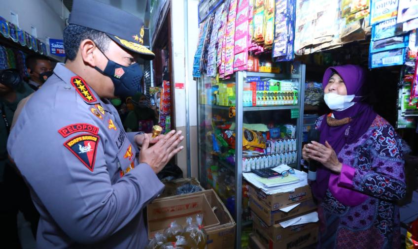 Tinjau Pasar Muntilan, Kapolri Minta Pedagang Laporkan Jika Distribusi Minyak Curah Terganggu
