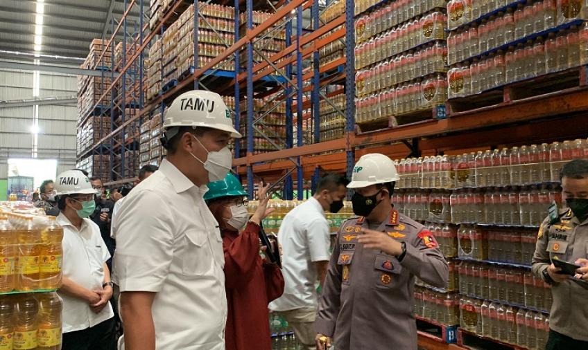 Kapolri dan Menteri Perdagangan Cek Pabrik Minyak Goreng