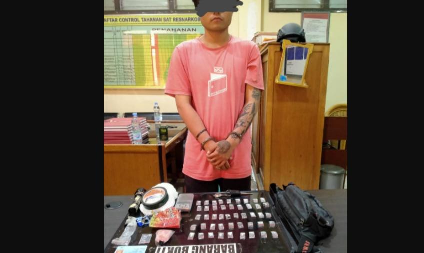 Terduga pelaku bersama barang bukti