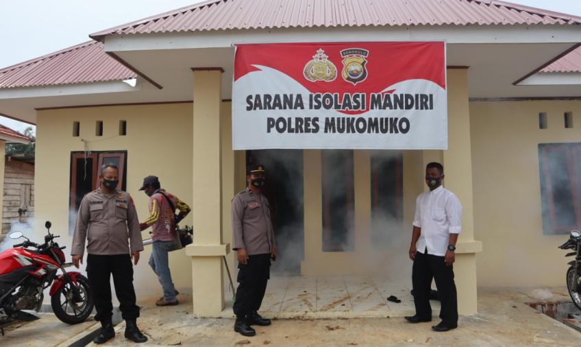 Cegah Demam Berdarah, Polres Mukomuko Gandeng Dinkes Gelar Fogging
