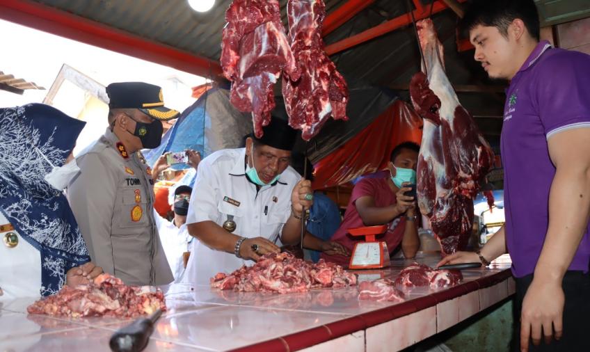 Kapolres RL meninjau ketersediaan pangan di Pasar Tradisional