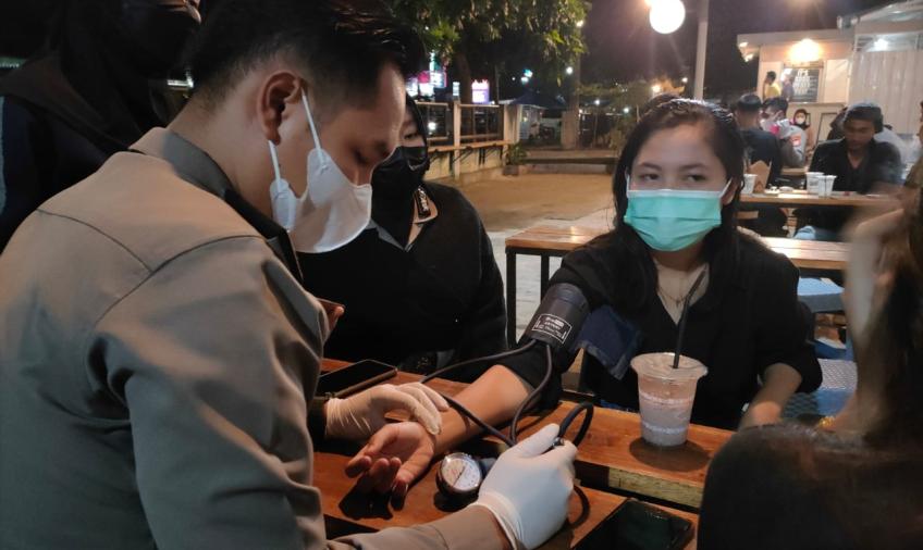Polres RL Lakukan Vaksinasi di Cafe dan Masjid Secara Keliling