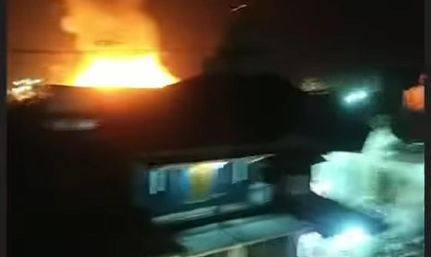 Sijago Merah Lahap 3 Bangunan di Kebun Beler