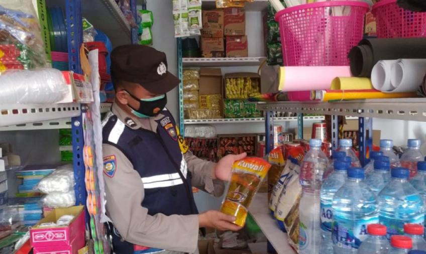 Personil Polsek Bengko RL Pantau Harga Pangan