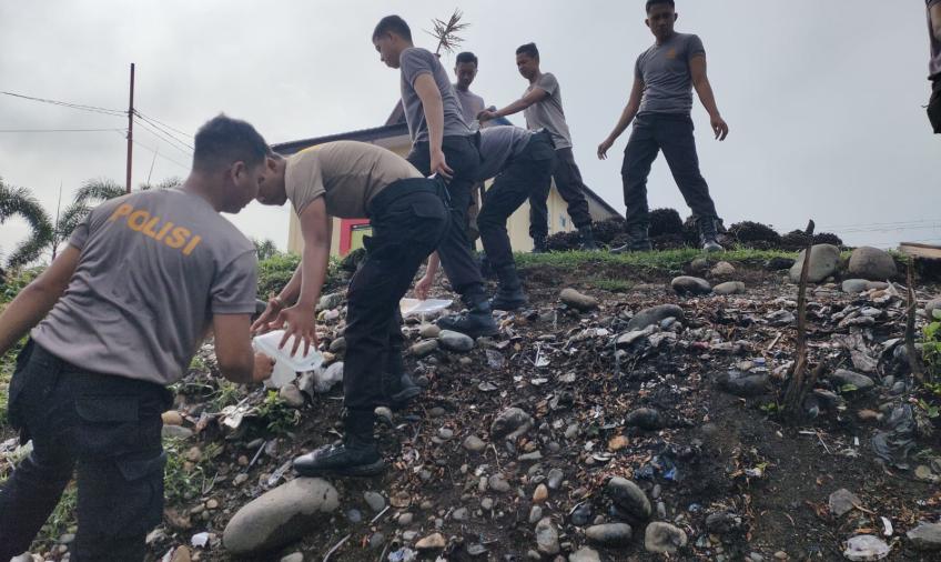 Sat Samapta Polres Mukomuko Gelar Kurve Kebersihan Kantor