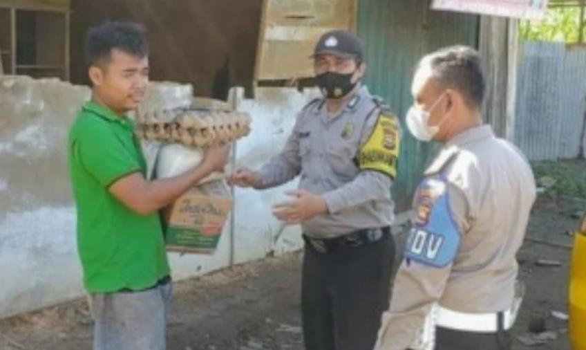  Polsek Muara Bangkahulu Bagikan sembako