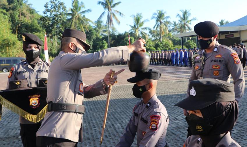 Kapolda Bengkulu Pimpin Upacara Tradisi Penerimaan Bintara Baru