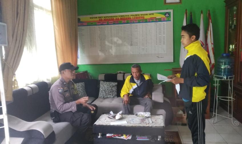 Bhabinkamtibmas saat Kunjungi Sekolah di Rejang Lebong