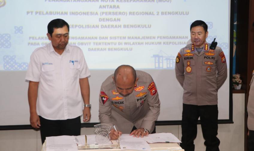 Kapolda Bengkulu Bersama GM Pelindo Tandatangani Perpanjangan MOU Pengamanan