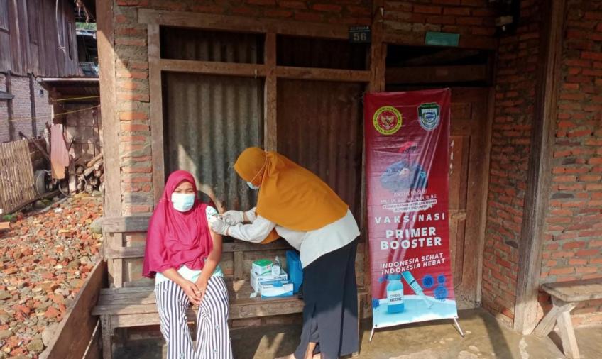 MAKSIMALKAN CAPAIAN VAKSINASI, BINDA BENGKULU GENCARKAN VAKSINASI DOOR TO DOOR