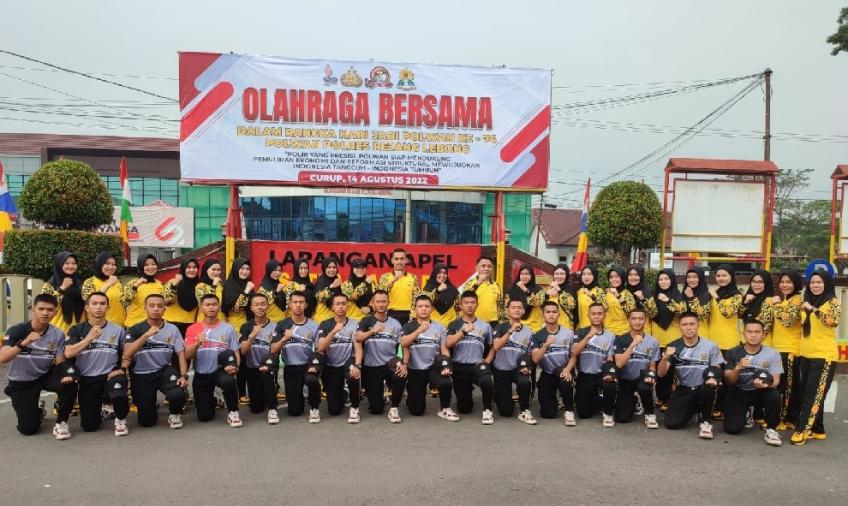 Sambut Hari Polwan, Polres Rejang Lebong Olahraga dan Fun Games  Rejang Lebong - Sambut hari jadi ke-74 Polisi Wanita (Polwan) Republik Indonesia, Polres Rejang Lebong (RL) Polda Bengkulu pagi hari kemarin Minggu (14/08/2022) menggelar kegiatan olahraga bersama (olga).  Dipimpin secara langsung oleh Kapolres Rejang Lebong Polda Bengkulu AKBP Tonny Kurniawan, S.IK., kegatan senam bersama kemudian dilanjutkan dengan berbagai fun games serta olahraga lainnya, demikian disampaikan Kasi Humas Iptu Bertha A. Gint