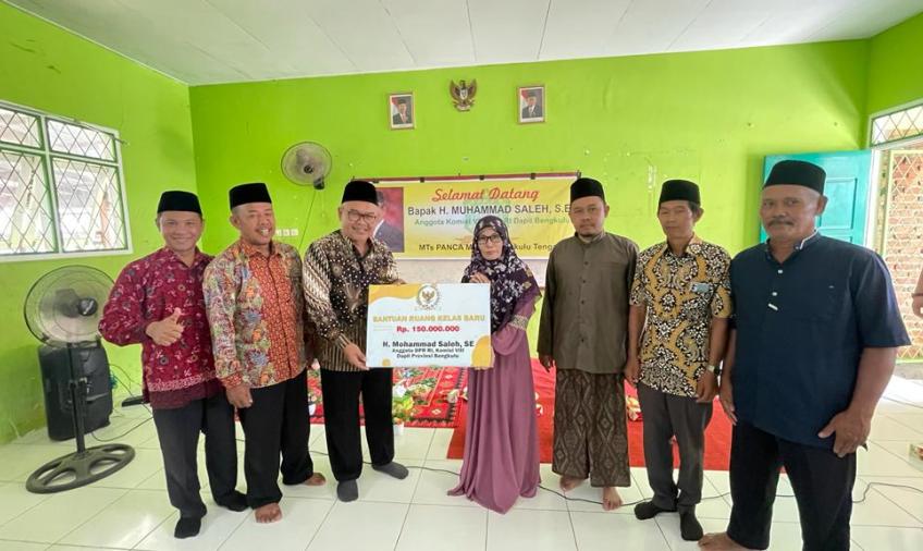 Anggota DPR RI M Saleh Salurkan Rp 690 Juta untuk 6 Madrasah di Bengkulu