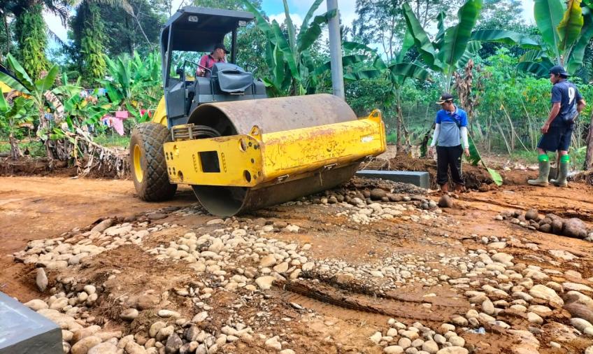 Progres Peningkatan Jalan TMMD 114 Kodim 0423/BU Terus Di Kejar