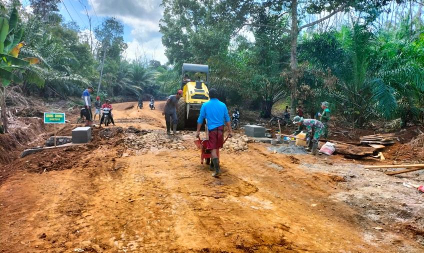 Memasuki Hari ke-12 TMMD, Satgas Bersama Masyarakat Tetap Semangat