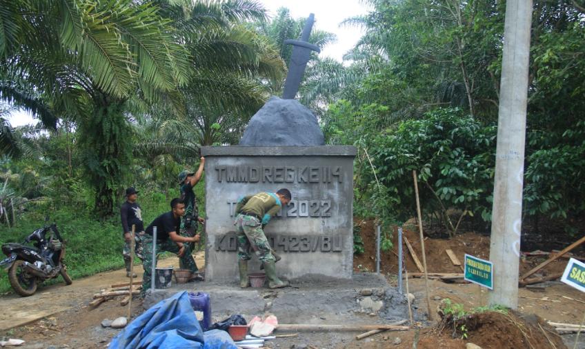 Hari Ini Pengerjaan Tugu TMMD Terus Dikebut