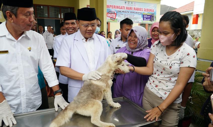  Gubernur Rohidin pada giat Vaksinasi Rabies Dalam Rangka Memperingati World Rabies Day (WRD) Tahun 2022