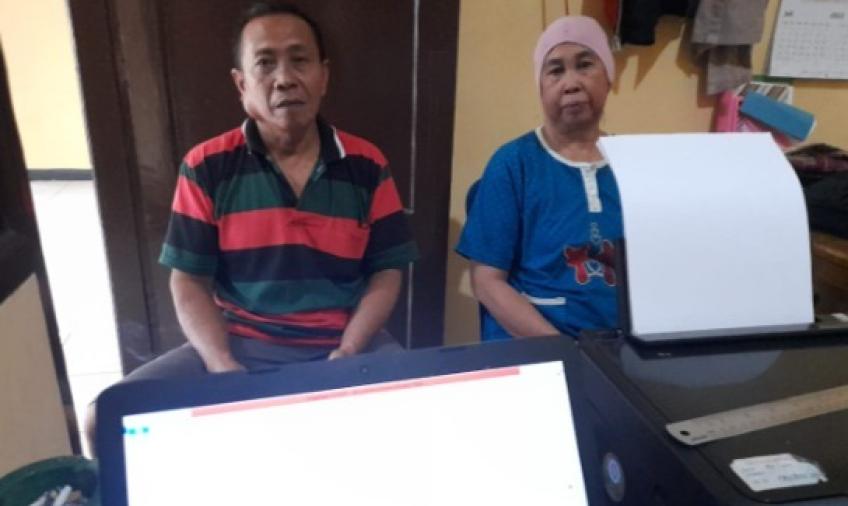 Korban saat melapor ke Polsek Lais