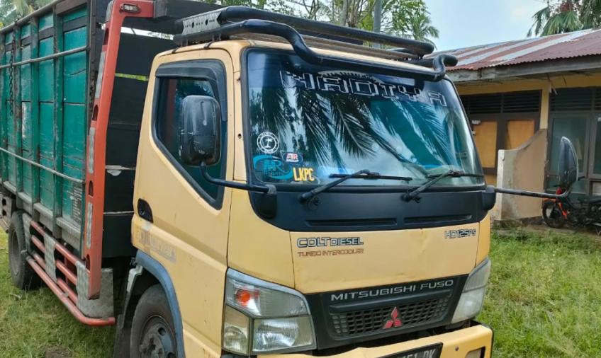 Mobil truk yang terlibat lakalantas