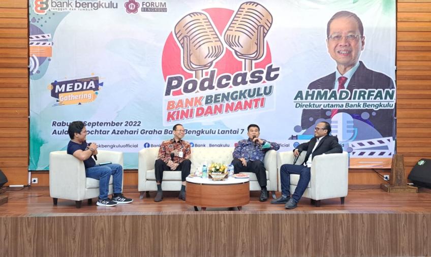 Podcast dan Media Ghatering Dirut Bank Bengkulu Ahmad Irfan didampingi Komisaris Independen Bank Bengkulu Supratman di Chanel Forum Bengkulu