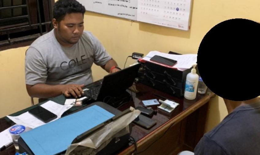Terduga pelaku saat diperiksa polisi