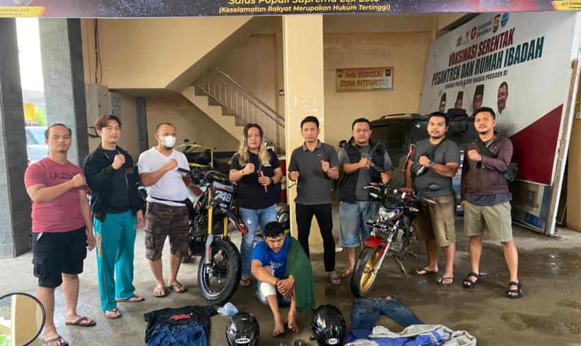 Tersangaka Dan Barang Bukti Saat Diamankan Polisi