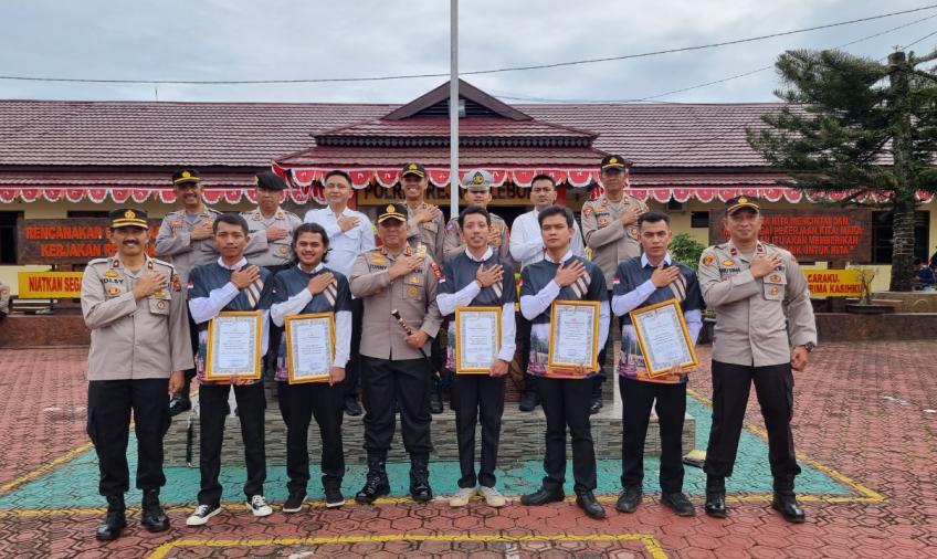 Kapolres RL Berikan Reward Kepada 5 Warga Berprestasi