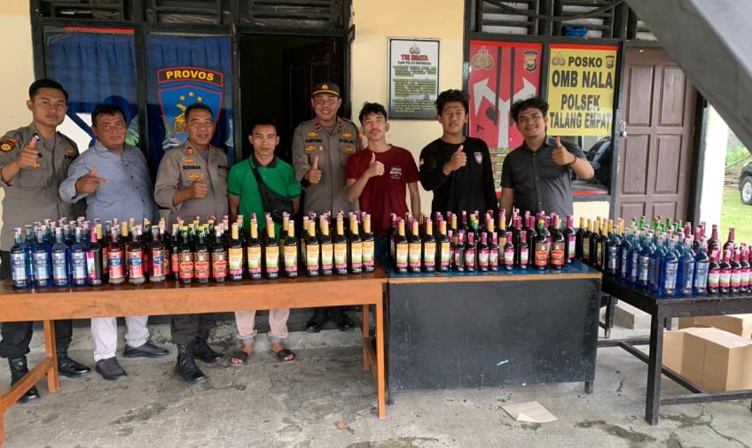 ratusan botol miras diamankan polres Benteng