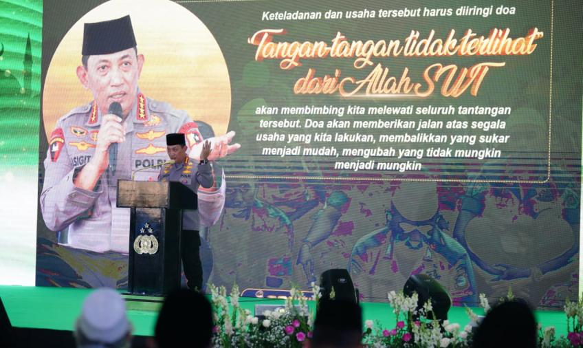 Kapolri Jenderal Listyo Sigit Prabowo menghadiri kegiatan peringatan Maulid Nabi Muhammad SAW 1444 Hijriah