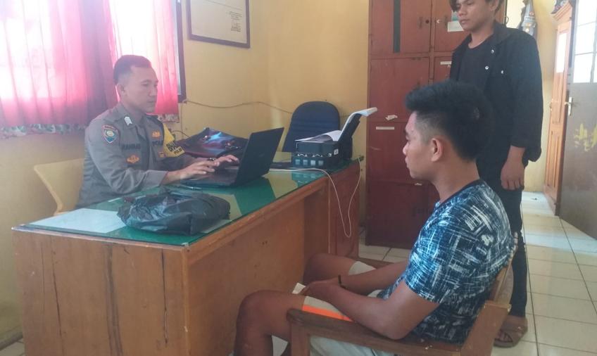 Korban Saat Melapor Ke Polsek Kota Manna Polres Bengkulu Selatan