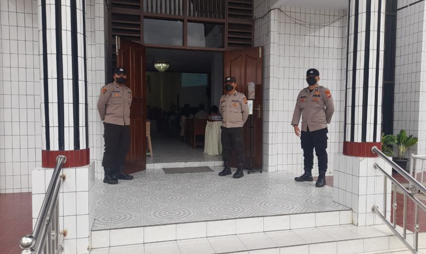 Pengamanan di gereja